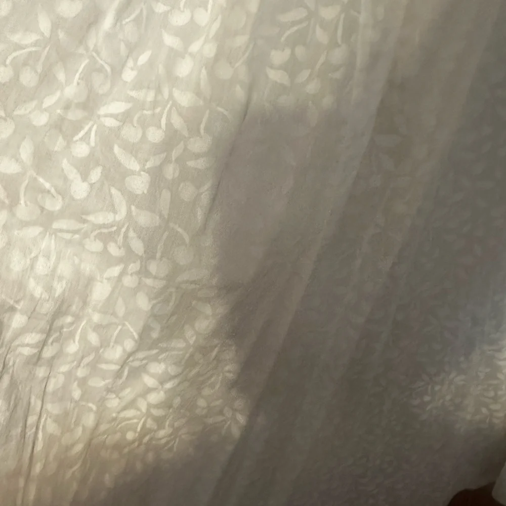 Kate Austin white cherry skirt - Picture 2 of 4